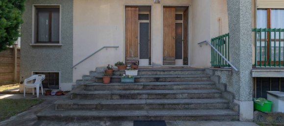 5 bedrooms Villa in Legnano, Italy No. 355764 4