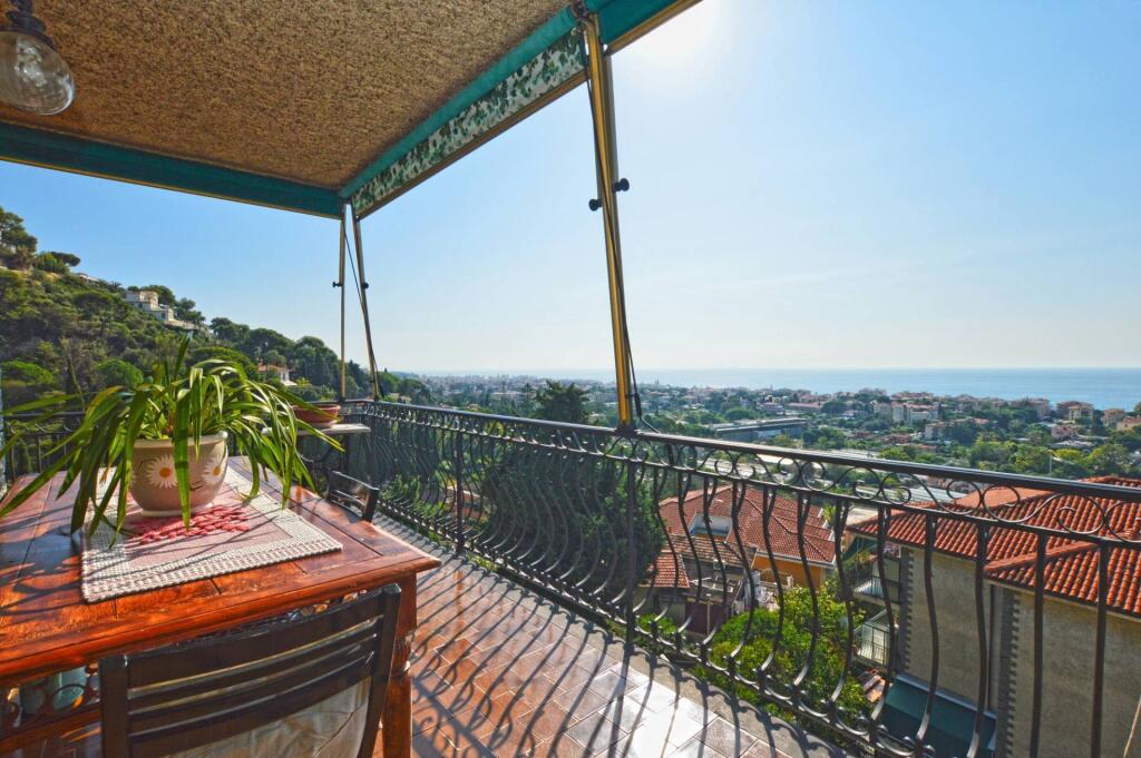 3 bedrooms Penthouse in Vallecrosia, Italy No. 104581