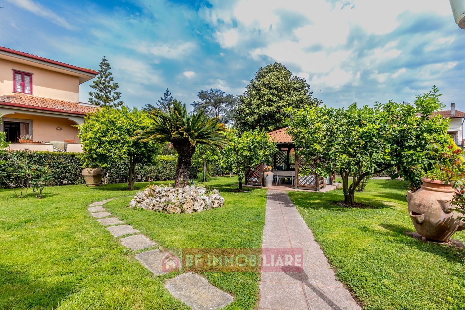 6 rooms Villa in Rome, Italy No. 92954