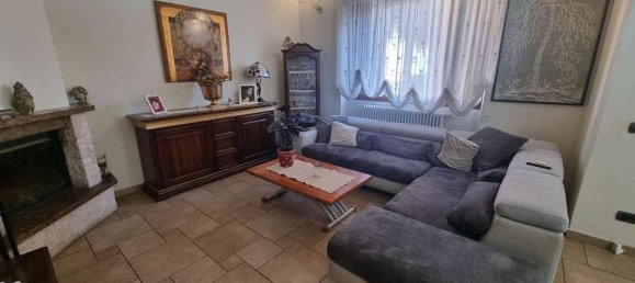 Apartamento de 4 habitaciónes en Limbiate, Italy No. 43442 2