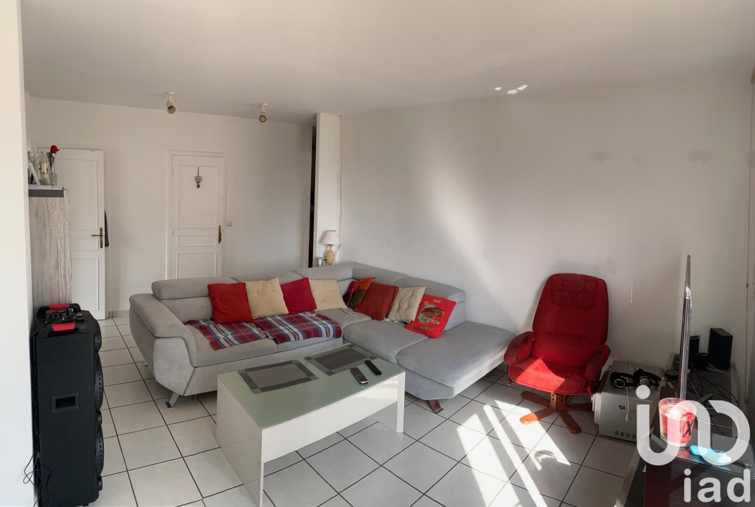 2 bedrooms Apartment in Saint-Cyr-sur-Loire, France No. 157994