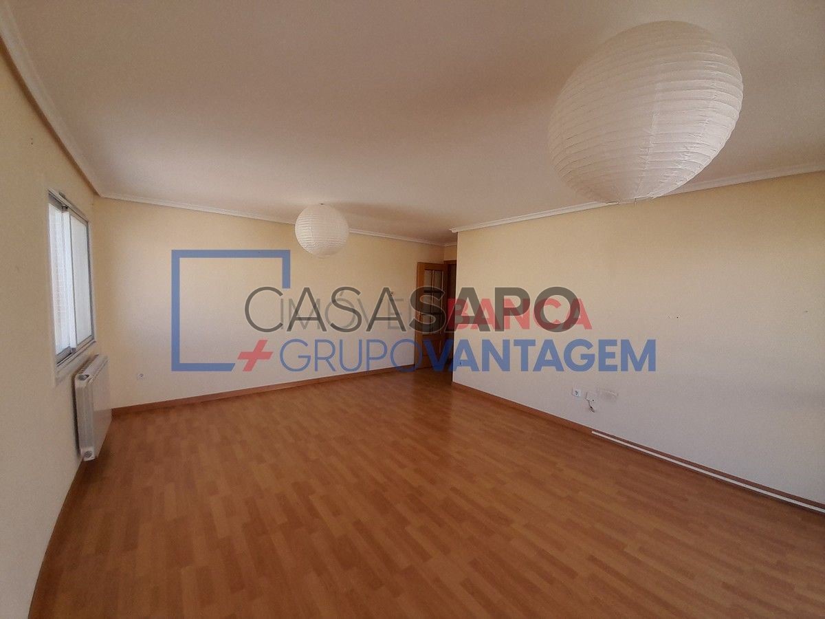 3 bedrooms Apartment in Moita, Portugal No. 293022