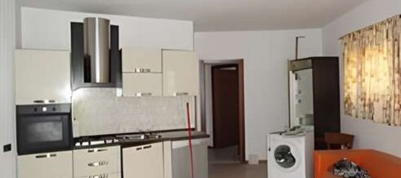 Studio in Muggiò, Italy, Nr. 8264 5