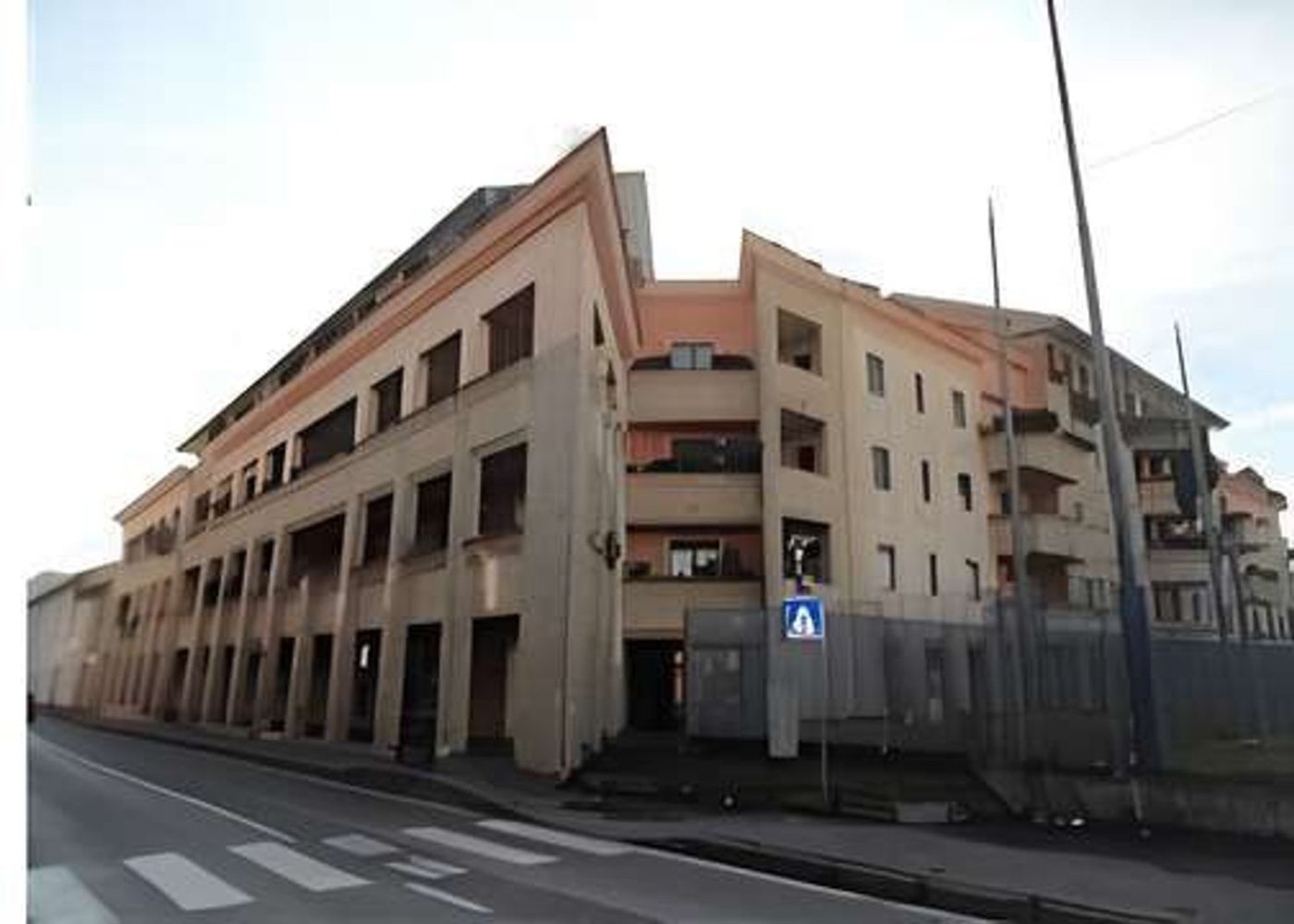 Studio in Muggiò, Italy, Nr. 8264