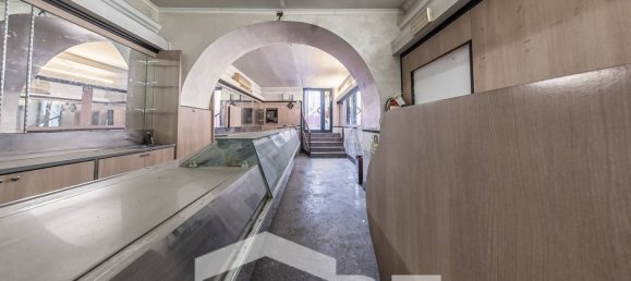 5 rooms Commercial property in Rome, Italy No. 67270 4