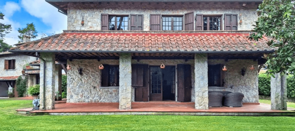 3 bedrooms Villa in Camaiore, Italy No. 291159 3