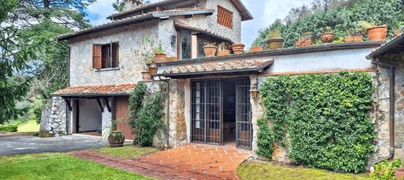 3 bedrooms Villa in Camaiore, Italy No. 291159 2