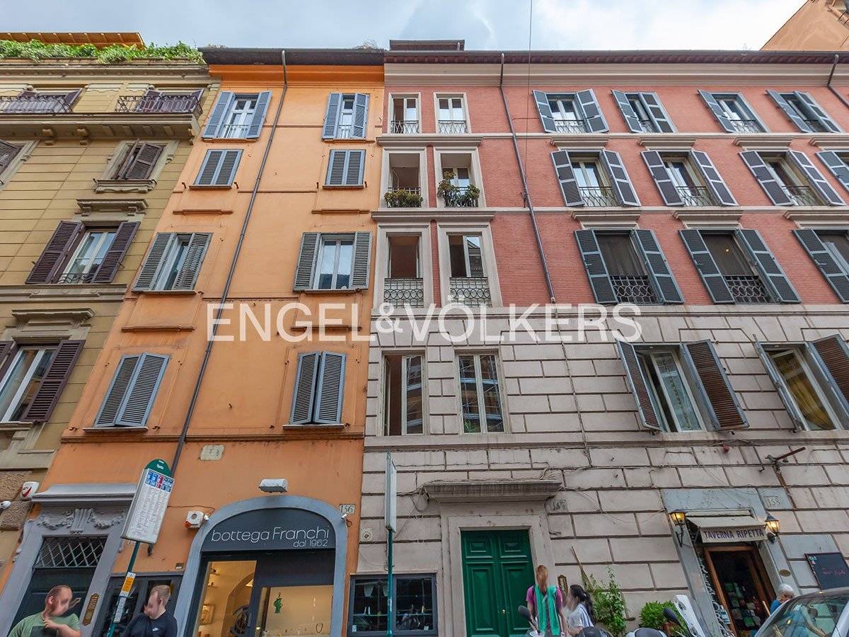 2 rooms Warehouse in Rome, Italy No. 127851