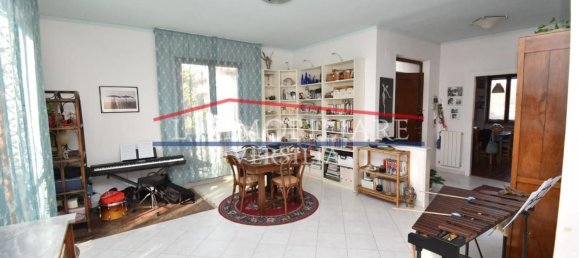 Casa de 6 habitaciónes en Massa, Italy No. 72072 4