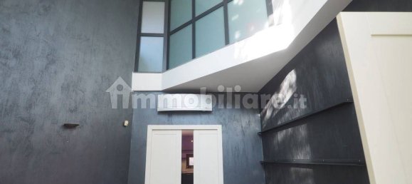 Вилла с 3 спальнями в Саронно, Италия № 237019 45