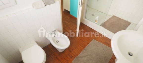 Вилла с 3 спальнями в Саронно, Италия № 237019 3