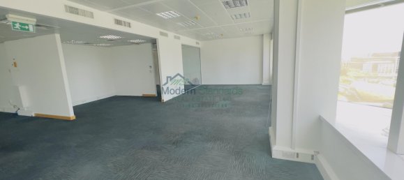 2003m² Office in Sheikh Zayed Road, UAE No. 9483 3