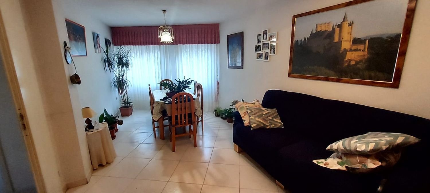 4 bedrooms Apartment in Madrid, Spain No. 217056