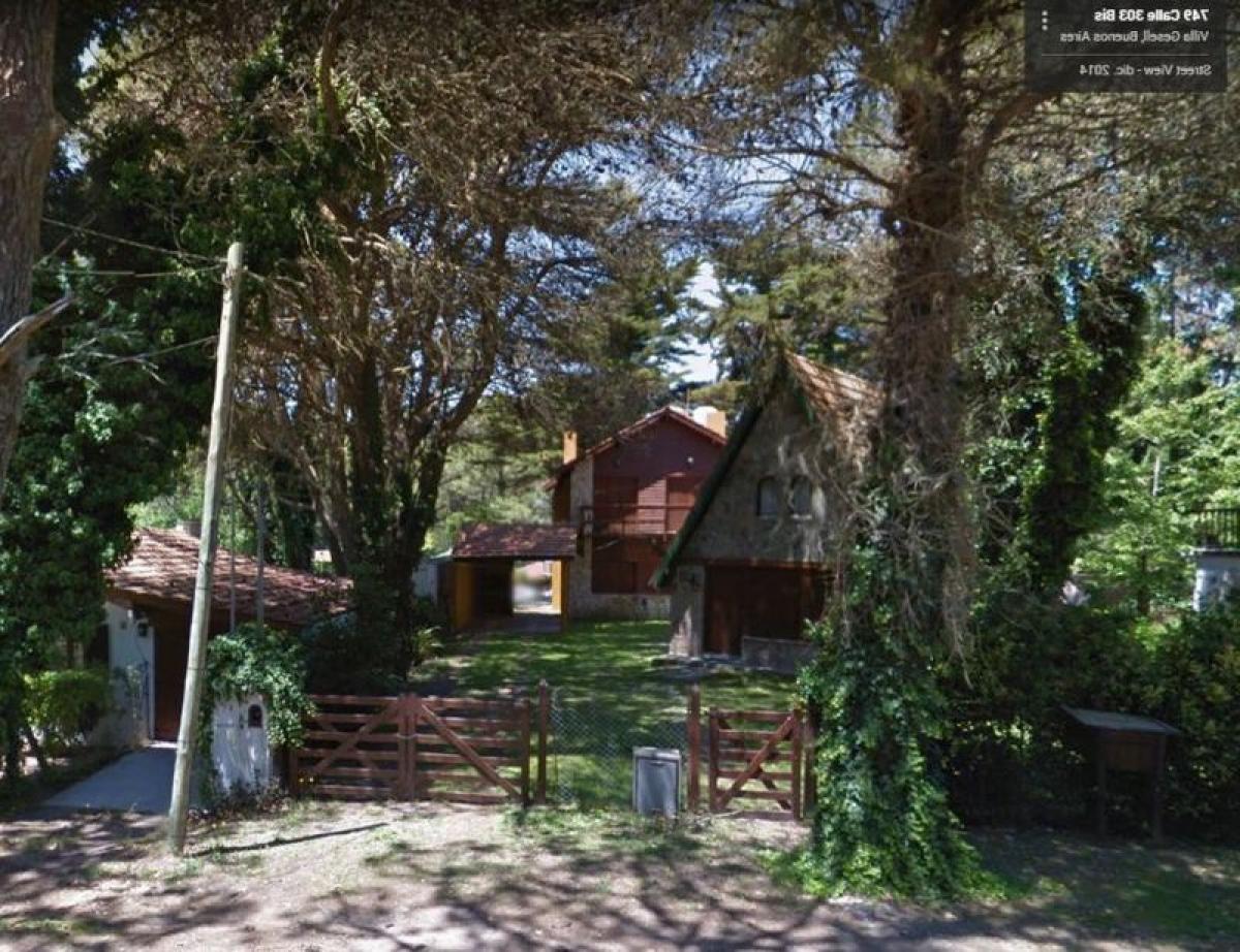 2 bedrooms House in Mar del Plata, Argentina No. 88010