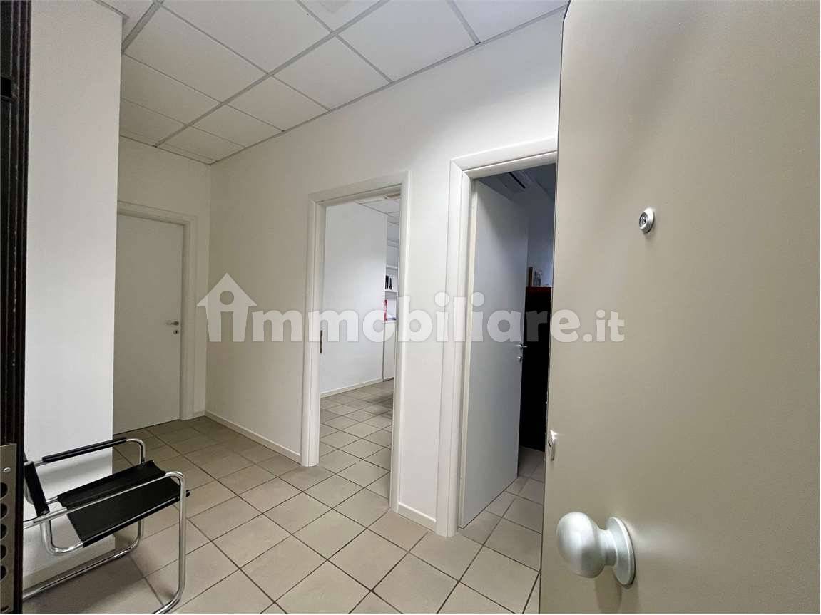 2 rooms Office in Ancona, Italy No. 211819