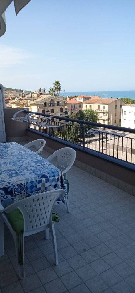 Квартира с 2 комнатами в Васто, Италия № 306444