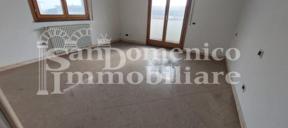 8-salle Appartement à Vecchiano, Italy No. 141901 11