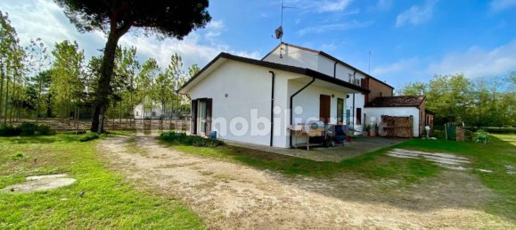 3 bedrooms Villa in Comacchio, Italy No. 178970 6
