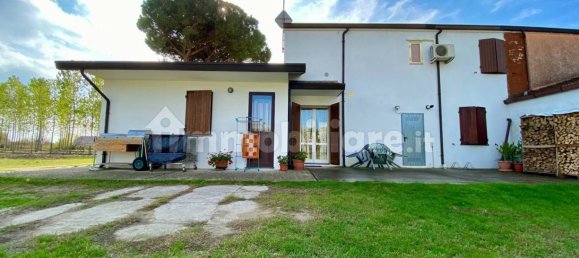 3 bedrooms Villa in Comacchio, Italy No. 178970 2