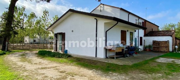 3 bedrooms Villa in Comacchio, Italy No. 178970 11