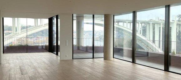 3 bedrooms Apartment in Porto, Portugal No. 107989 8