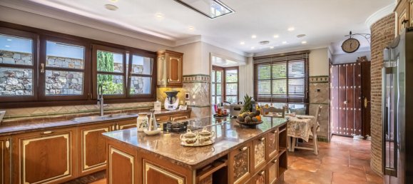 7 bedrooms Villa in Marbella, Spain No. 111398 15