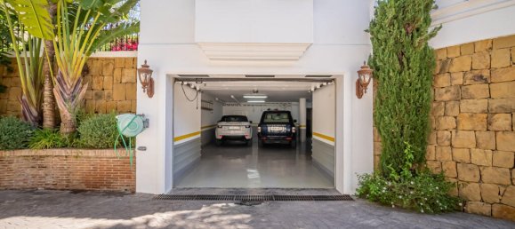 7 bedrooms Villa in Marbella, Spain No. 111398 32