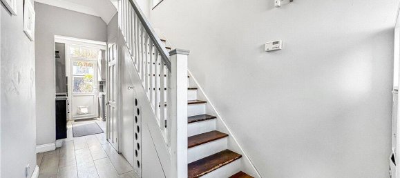 3 bedrooms House in Twickenham, United Kingdom No. 8478 8