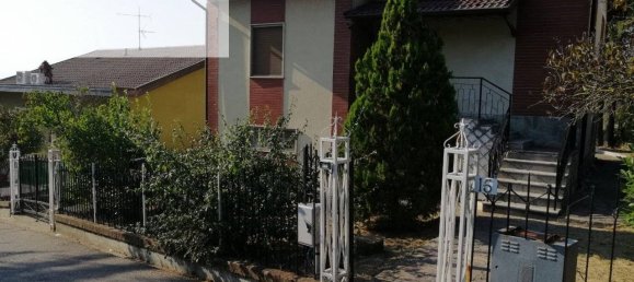 4 bedrooms Villa in Montalto Pavese, Italy No. 357269 3