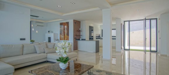 4 bedrooms Villa in Altea, Spain No. 9776 5