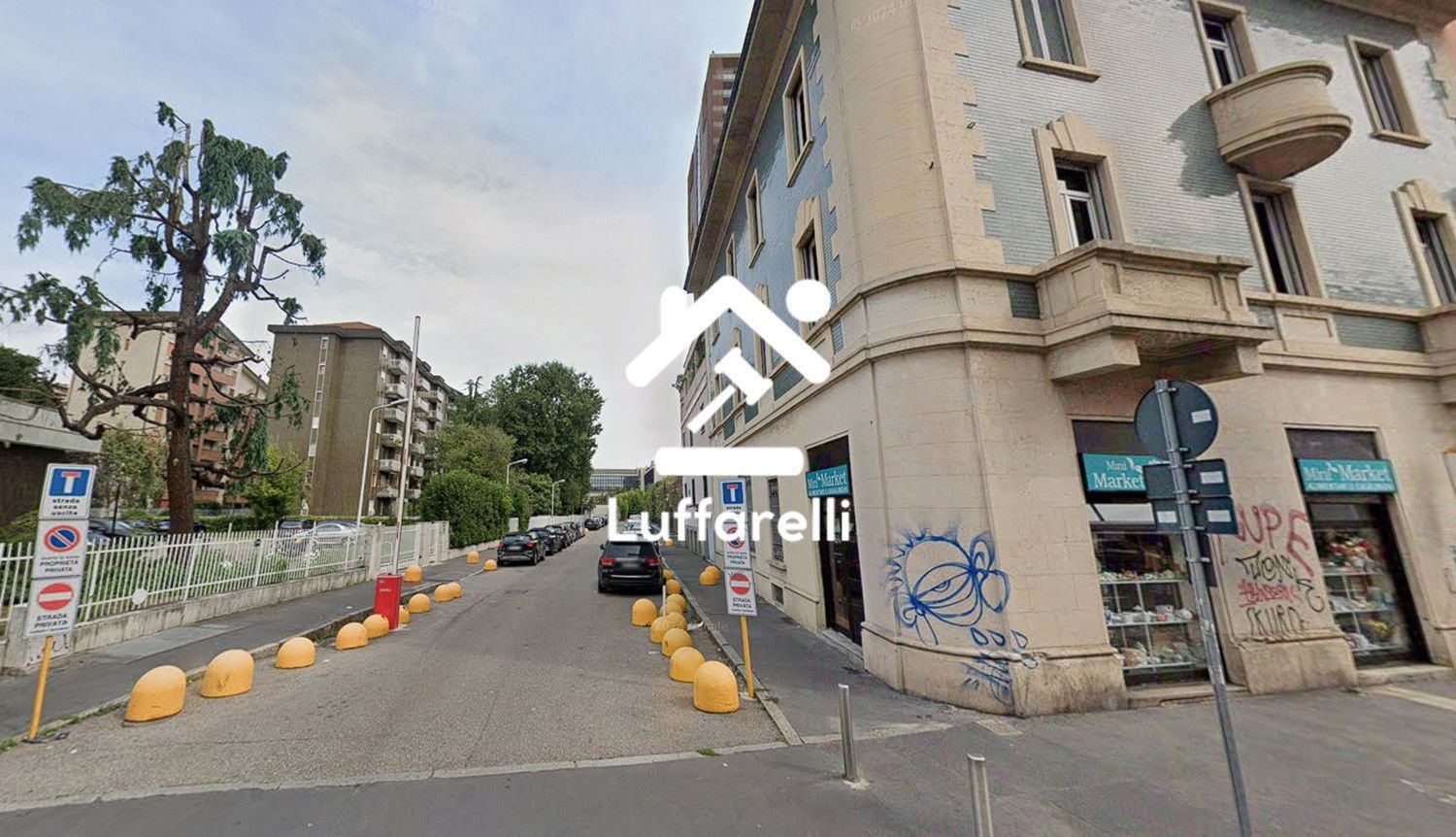 Garage à Milan, Italy 31m² No. 240132