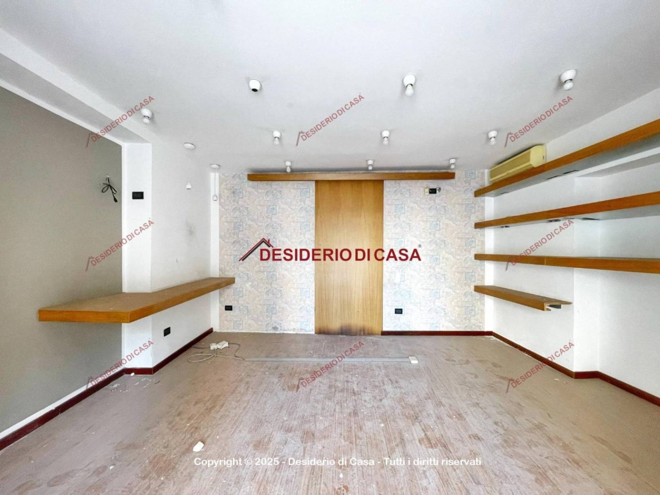 3 rooms Commercial property in Alcamo, Italy No. 111458