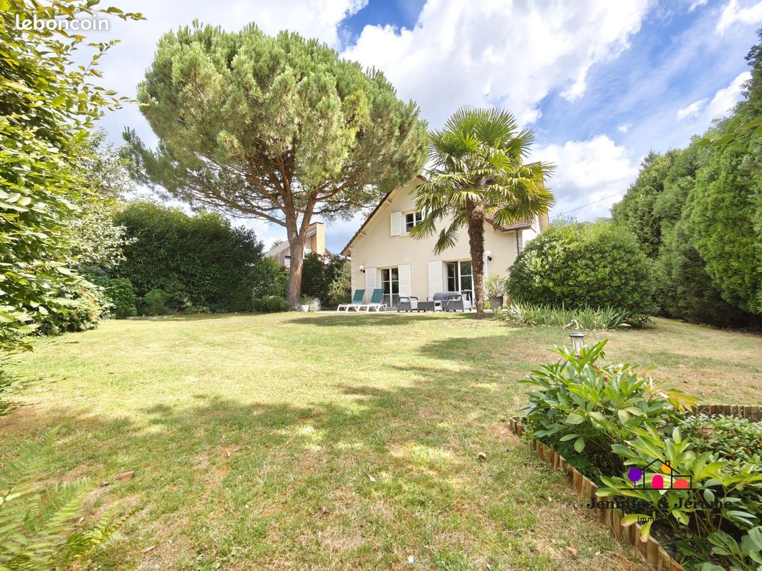 5 bedrooms House in Montmorency, France No. 328893