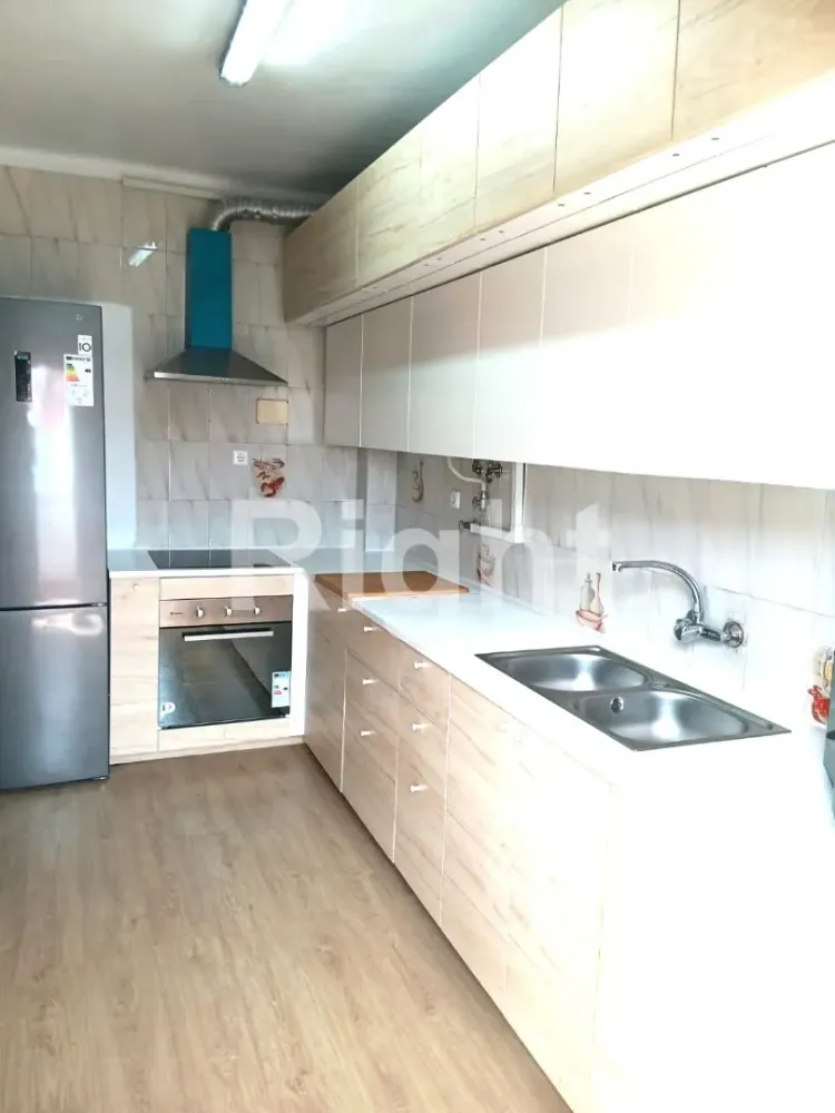 4 bedrooms Apartment in Almada, Portugal No. 156100