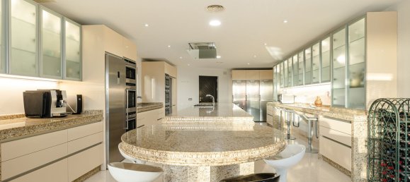 10 bedrooms Villa in Malaga, Spain No. 128001 4