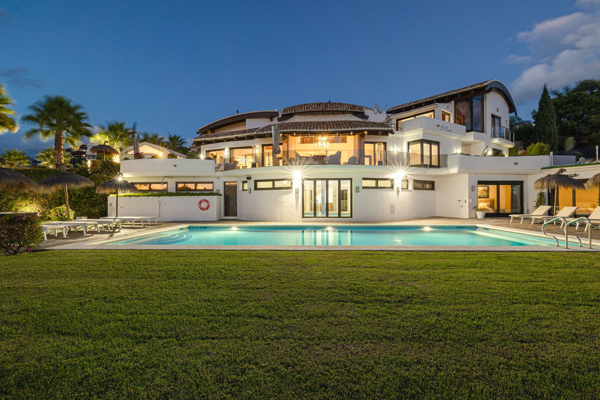 10 bedrooms Villa in Malaga, Spain No. 128001