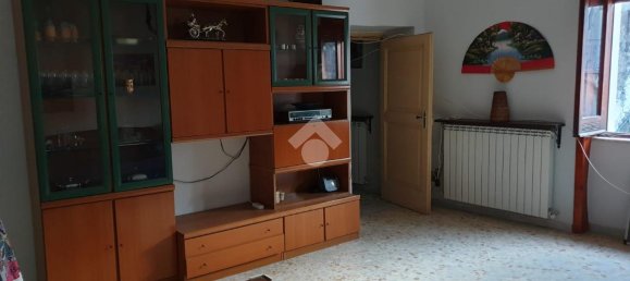 Квартира с 6 комнатами в Дураццано, Италия № 129640 2