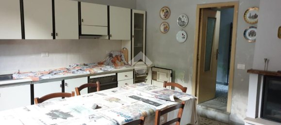 Квартира с 6 комнатами в Дураццано, Италия № 129640 3