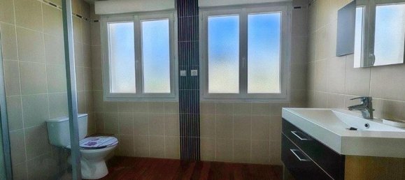 Casa de 4 dormitorios en Saint-Cyr-sur-Loire, France No. 41483 8