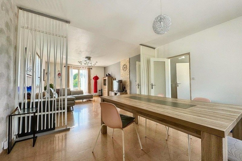 Casa de 4 dormitorios en Saint-Cyr-sur-Loire, France No. 41483