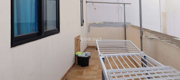 1 bedroom Penthouse in Pieta, Malta No. 1944 3