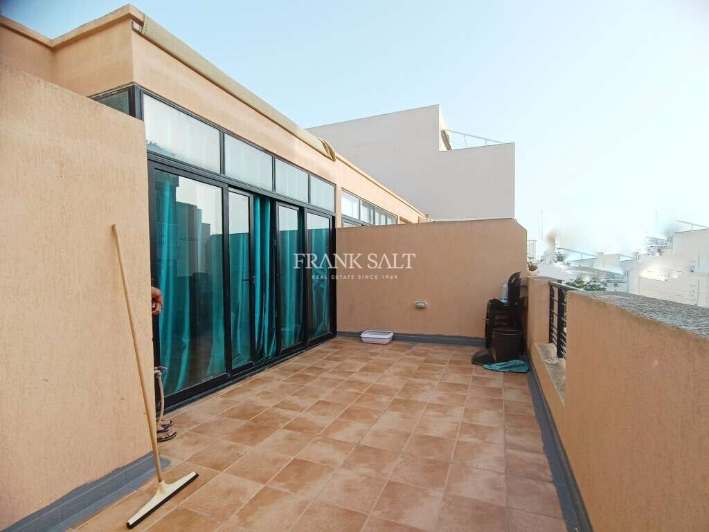 1 bedroom Penthouse in Pieta, Malta No. 1944