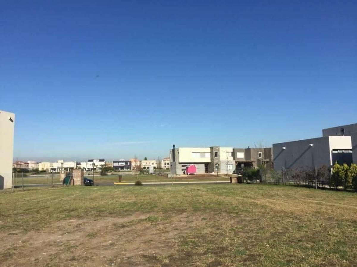  Land in Tigre, Argentina No. 121228