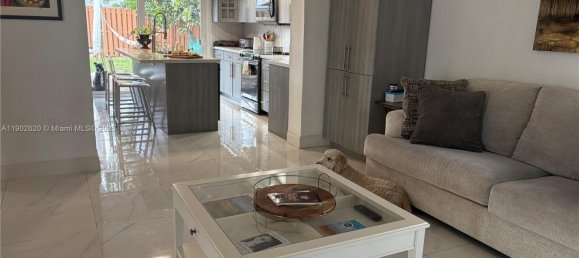 4 dormitorios villa en venta en Miami, Miami-Dade, Florida, USA № 614172 10