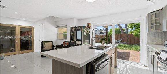 4 dormitorios villa en venta en Miami, Miami-Dade, Florida, USA № 614172 3