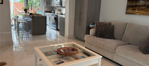 4 dormitorios villa en venta en Miami, Miami-Dade, Florida, USA № 614172 12