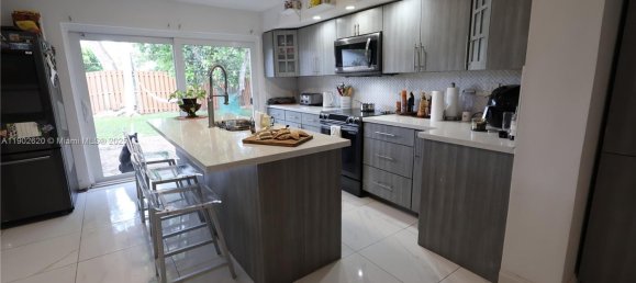 4 dormitorios villa en venta en Miami, Miami-Dade, Florida, USA № 614172 16