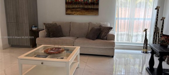 4 dormitorios villa en venta en Miami, Miami-Dade, Florida, USA № 614172 9