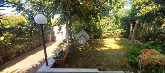 3 bedrooms Villa in Ardea, Italy No. 329433 4