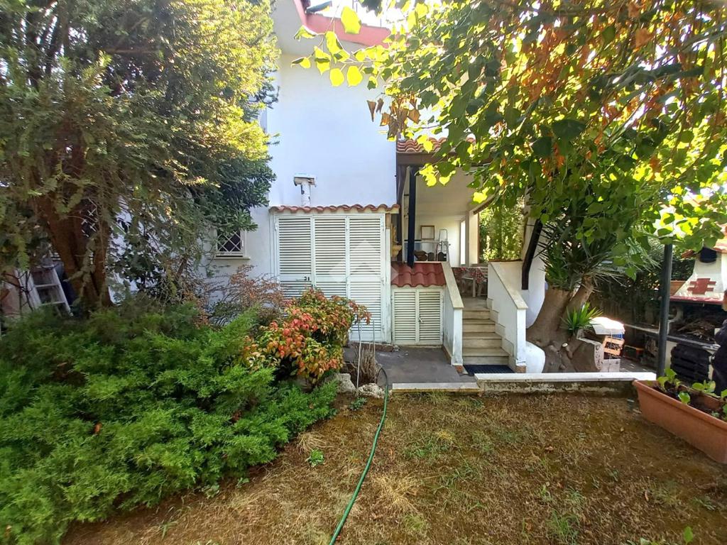 3 bedrooms Villa in Ardea, Italy No. 329433